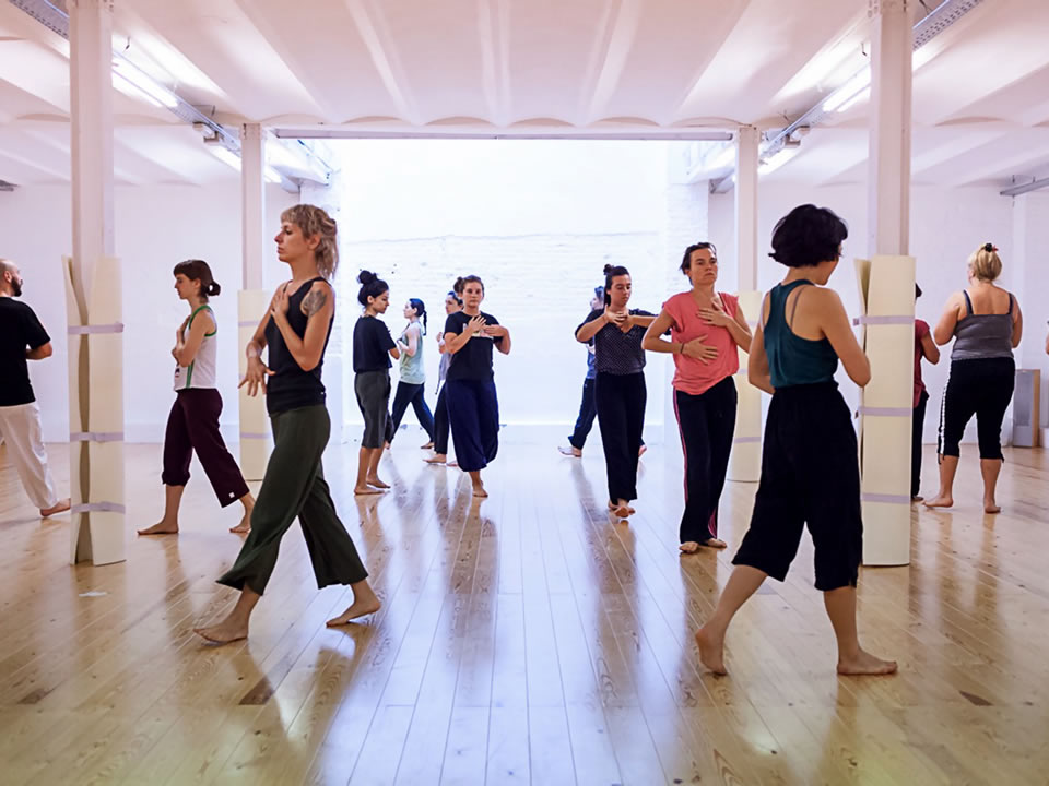 Bailar con lo invisible