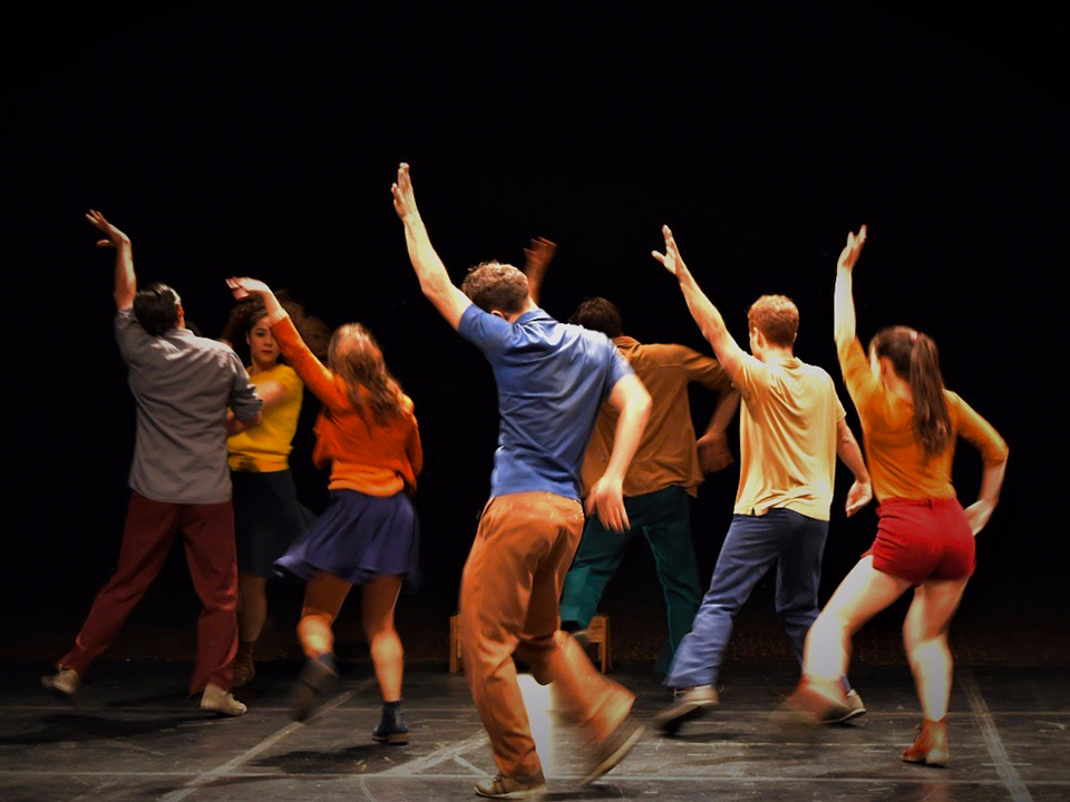 Bailar, mover, actuar