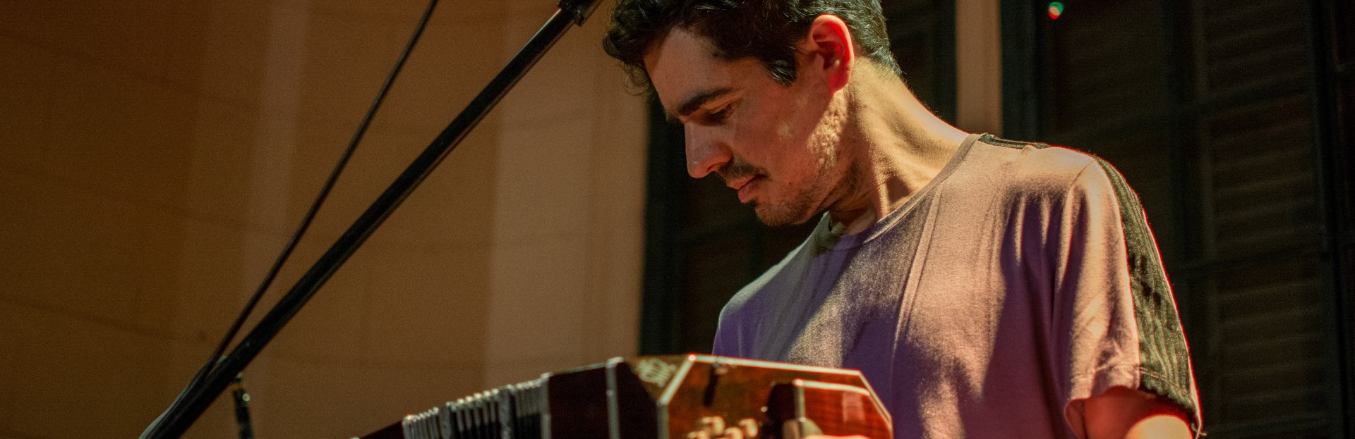 Juan Pérez, voz y bandoneón