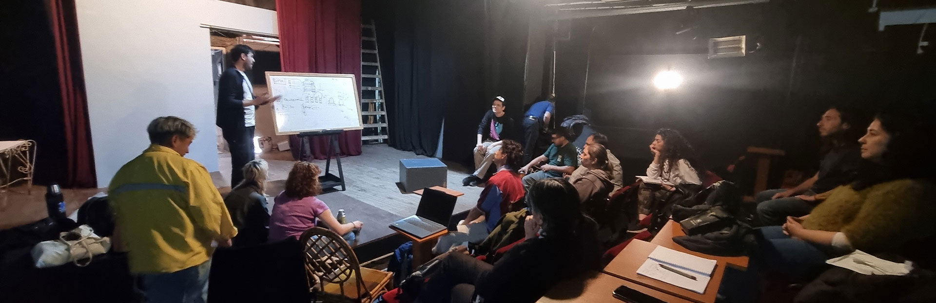 Estudiantes del COPAC cursan materias en el teatro Luisa Vehil