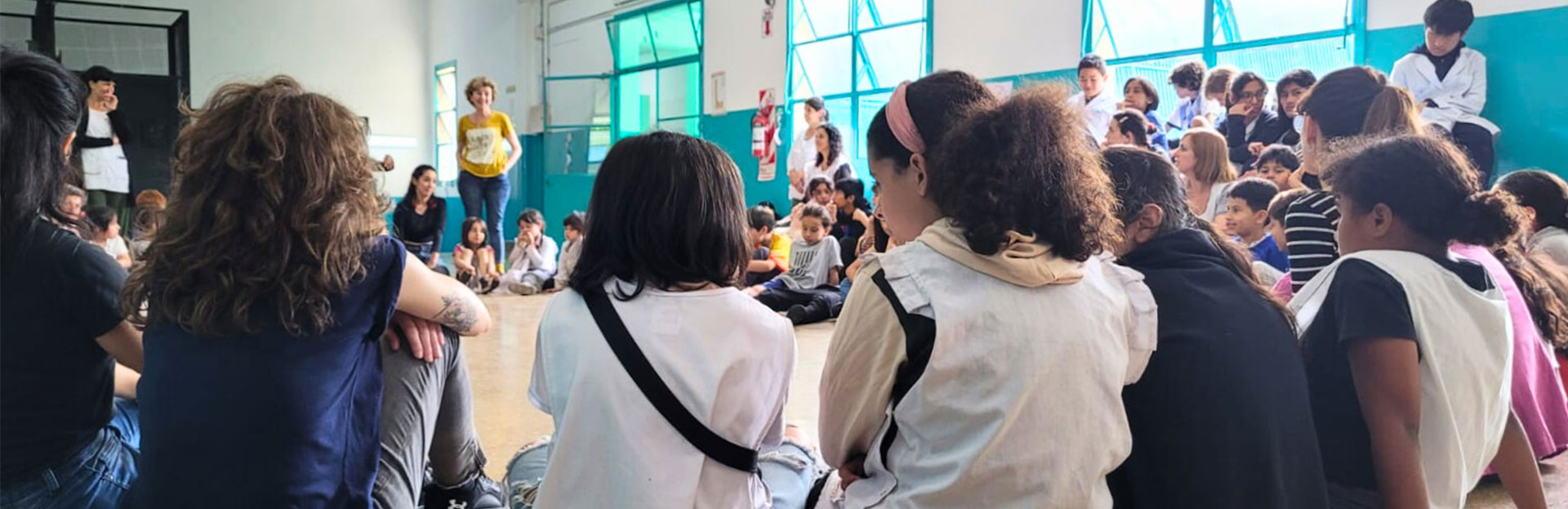 El DAM en las escuelas: visita del GEAM a la Escuela Belisario Roldán