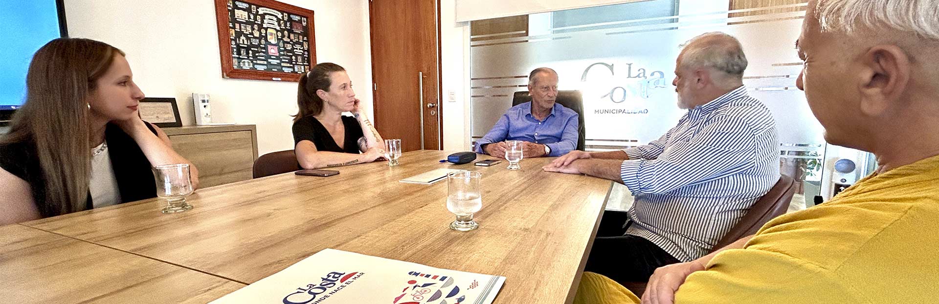 Firma de convenio específico entre el Departamento de Folklore y el Municipio de Partido de La Costa