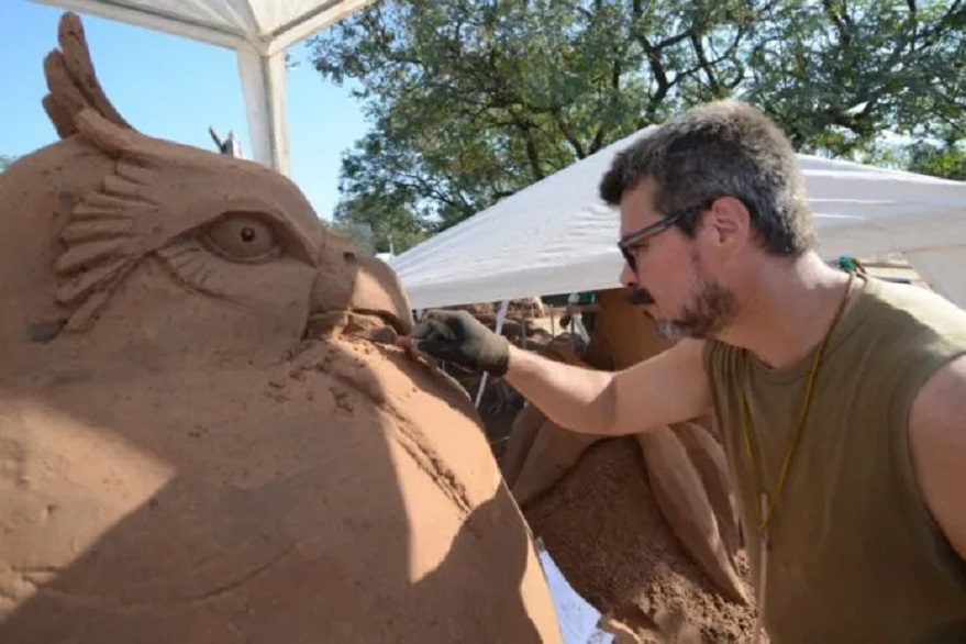 Durante la bienal se podrá disfrutar de las esculturas efímeras de Alejandro Arce