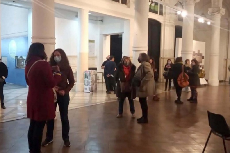Una muestra para documentar las huellas de la política en el teatro
